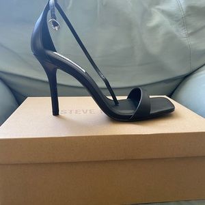 Steve Madden shoes - “Mobilize”